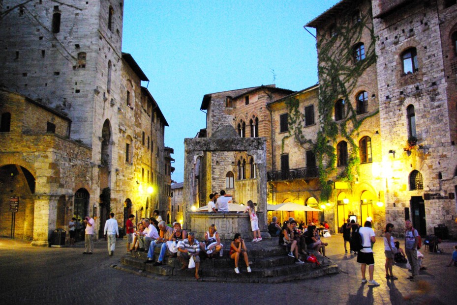 San Gimignano: Brunnen auf dem Marktplatz
